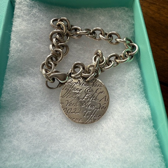 Tiffany & Co. - 7.5" Sterling Silver Charm Bracelet, Round Tag Notes Charm - Picture 2 of 3